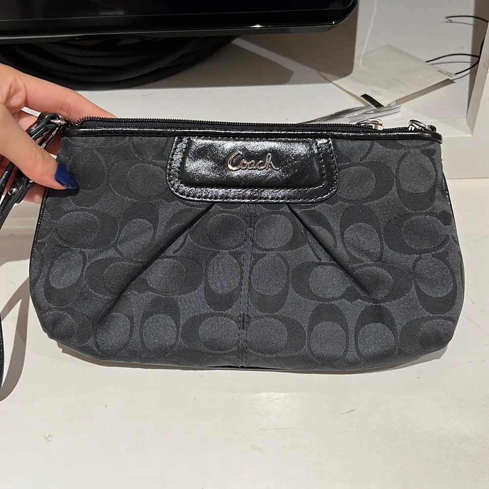 Signature Coach pleated Wristlet in black